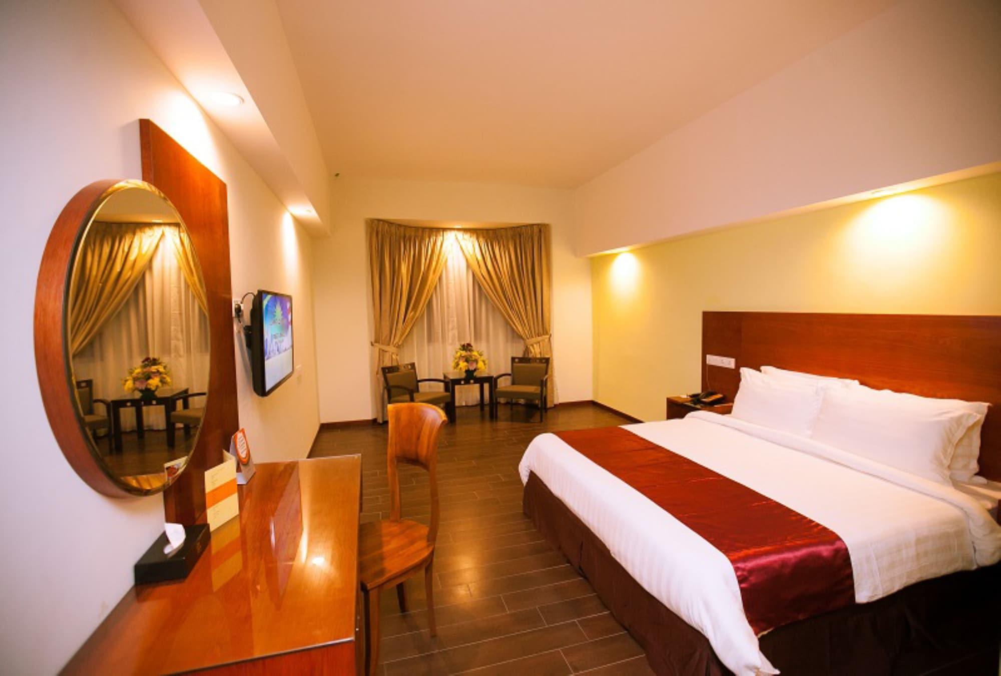 ปาล์ม เซเร็มบัง โฮเต็ล Hotel เซเรมบัน ภายนอก รูปภาพ